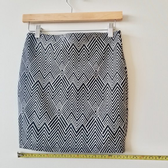 Zara Trafaluc Patterned Grey Black Women's Skirt - Picture 4 of 6